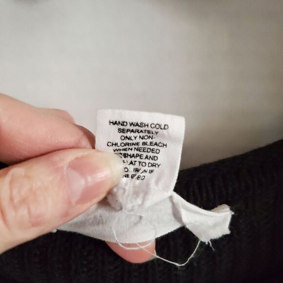 Cute pull over juniors sweater - Picture 3 of 6